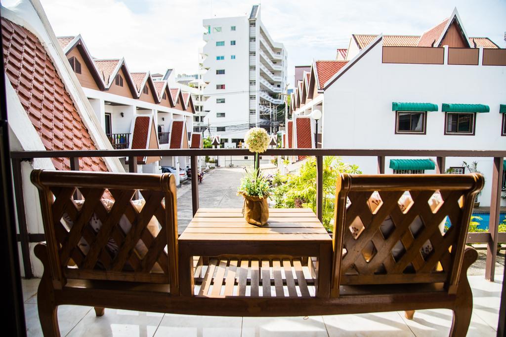 Corrib Village South Beach Pattaya Exterior photo