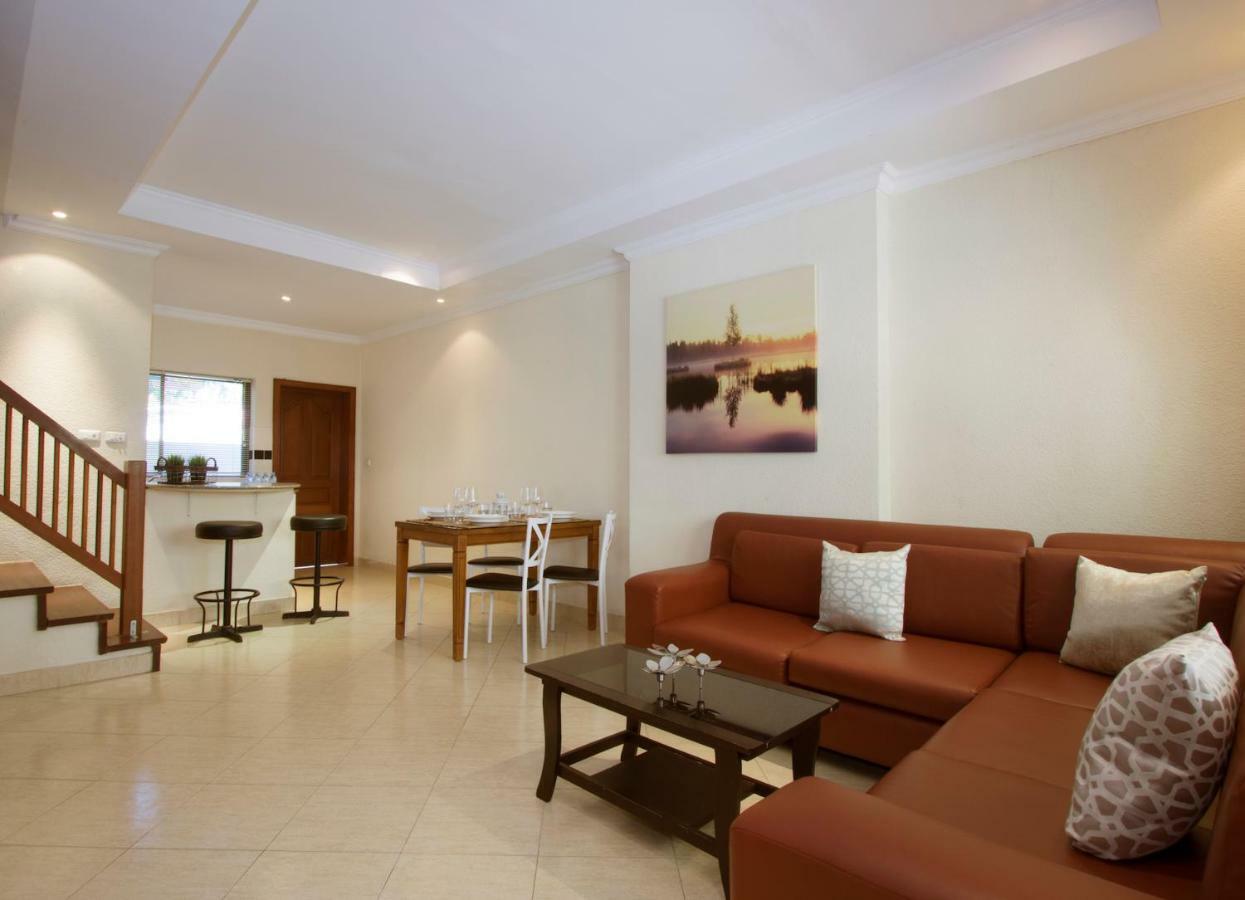 Corrib Village South Beach Pattaya Exterior photo