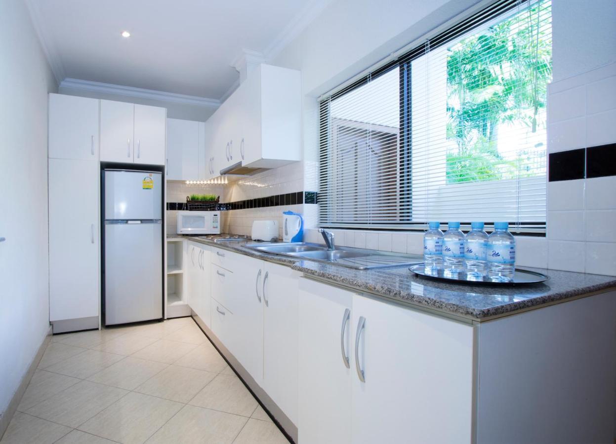 Corrib Village South Beach Pattaya Exterior photo