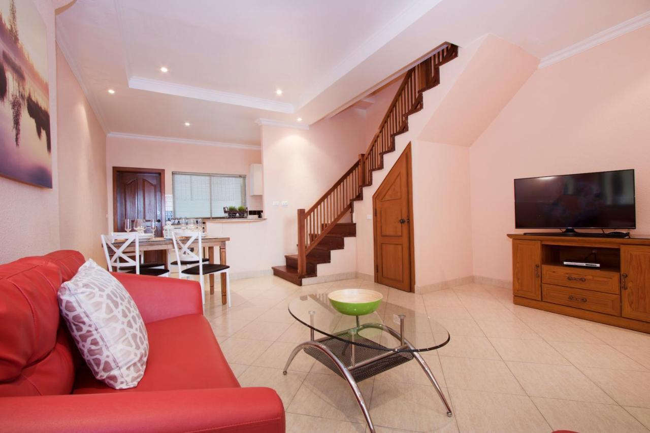 Corrib Village South Beach Pattaya Exterior photo