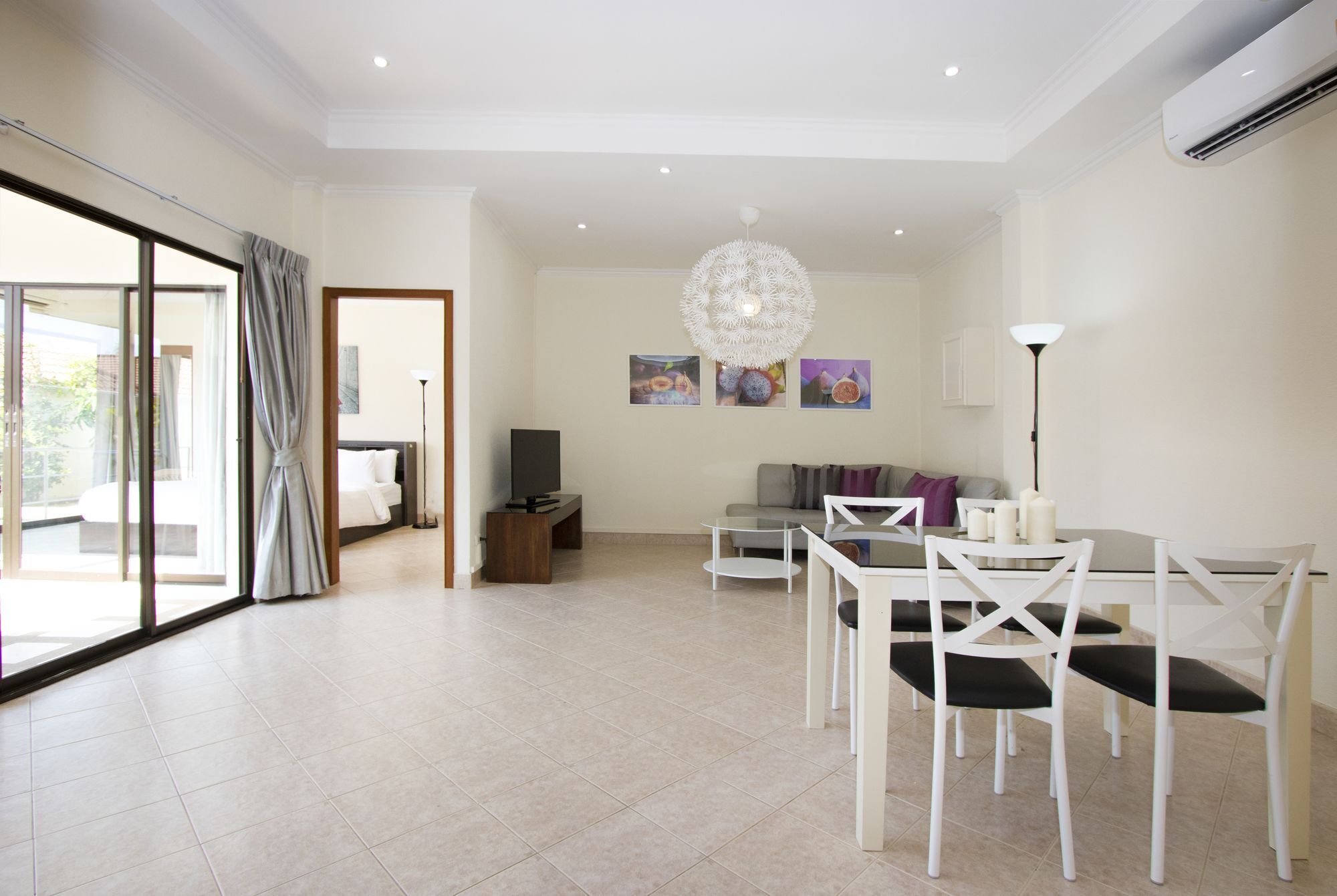 Corrib Village South Beach Pattaya Exterior photo