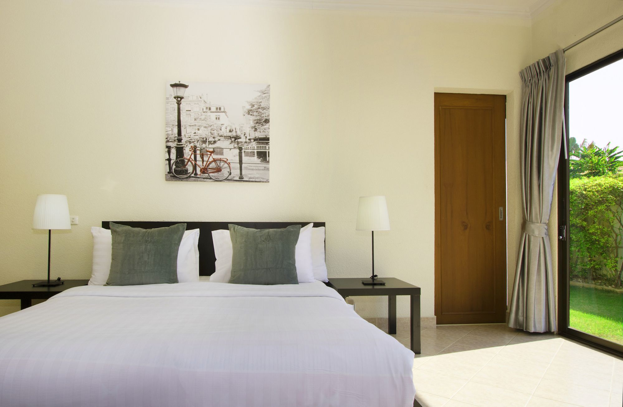 Corrib Village South Beach Pattaya Exterior photo