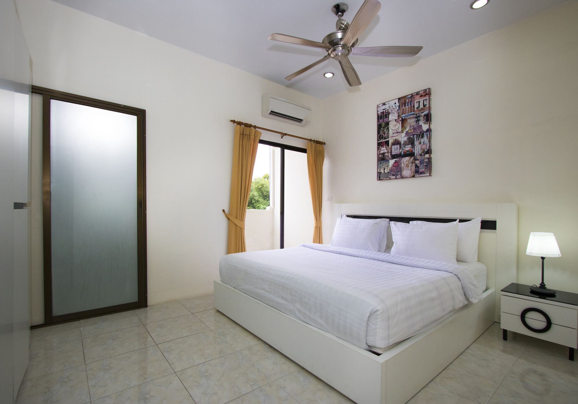 Corrib Village South Beach Pattaya Exterior photo