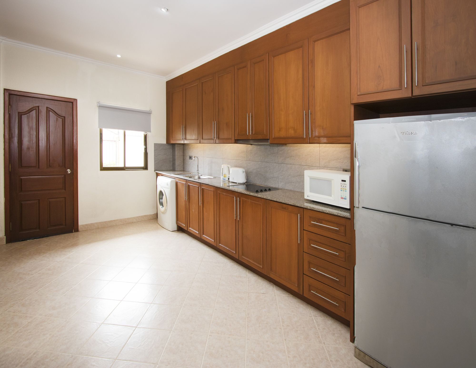 Corrib Village South Beach Pattaya Exterior photo