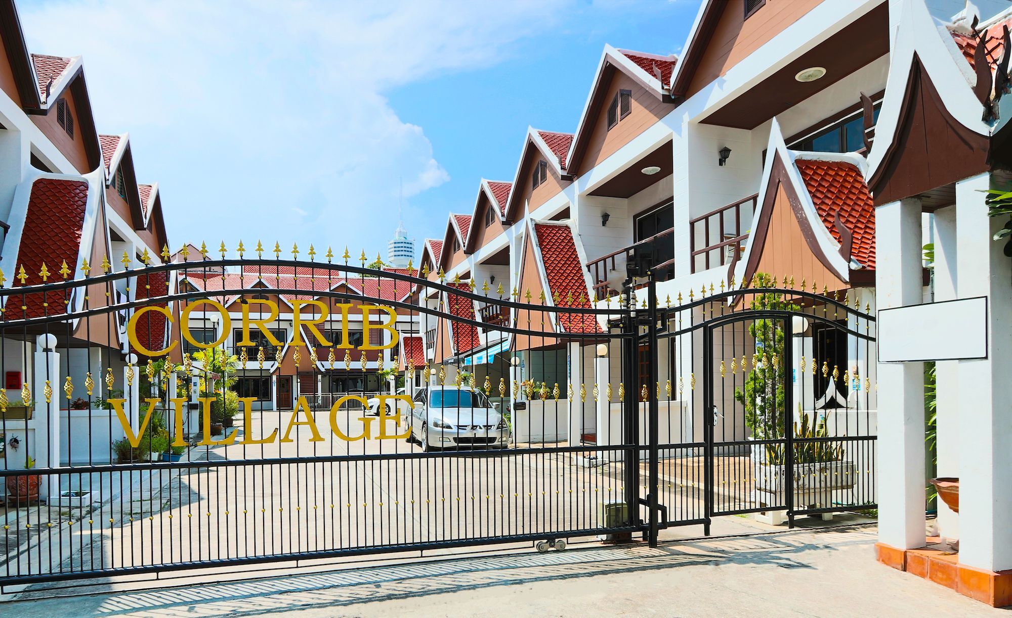 Corrib Village South Beach Pattaya Exterior photo