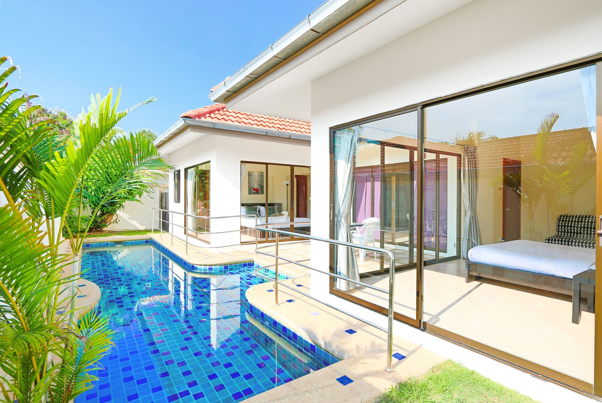 Corrib Village South Beach Pattaya Exterior photo