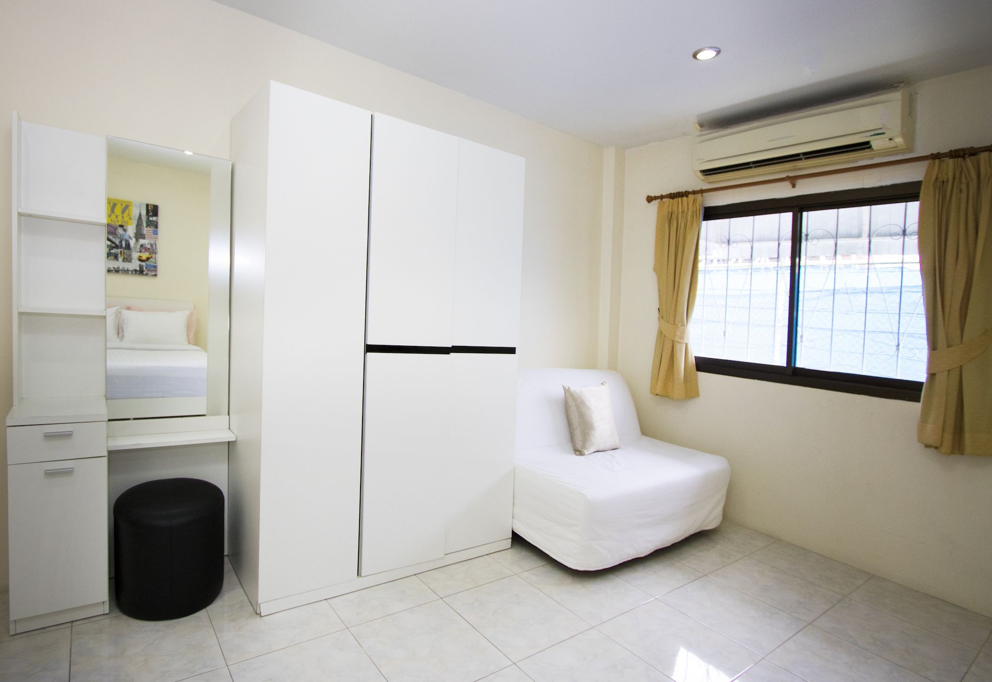Corrib Village South Beach Pattaya Exterior photo