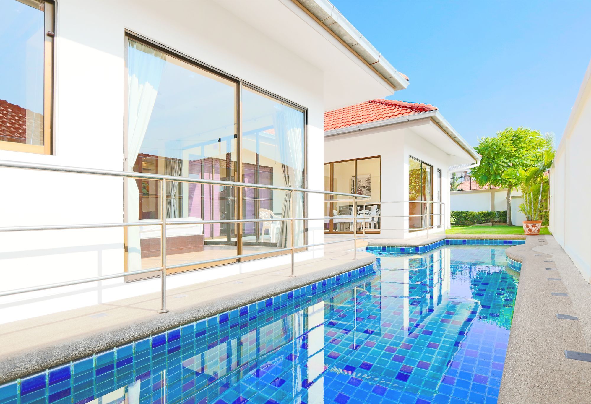 Corrib Village South Beach Pattaya Exterior photo