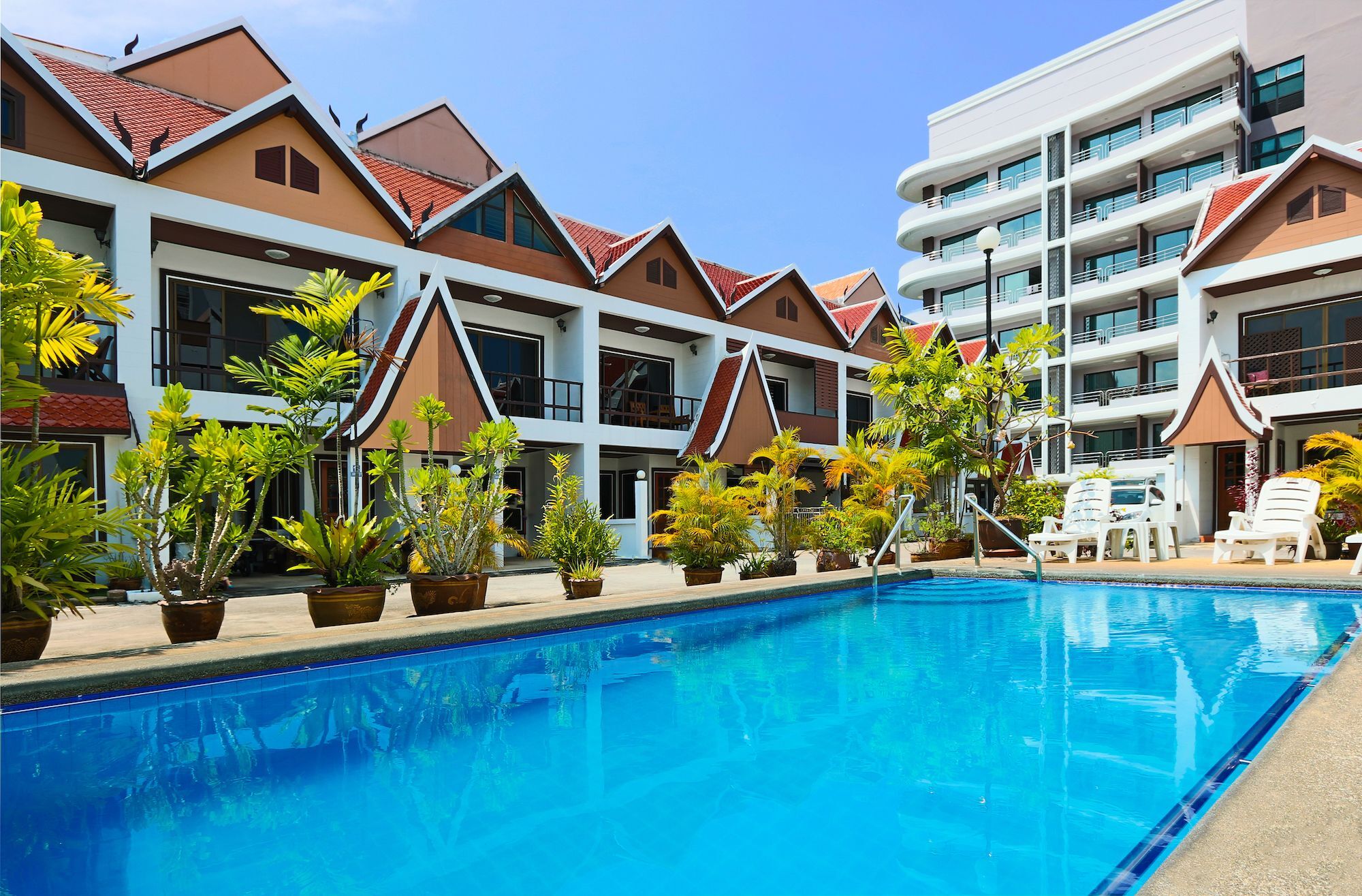 Corrib Village South Beach Pattaya Exterior photo